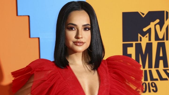 VIDEO: Becky G arma zafarrancho con reporteros de Televisa; entre empujones derriban a camarógrafo
