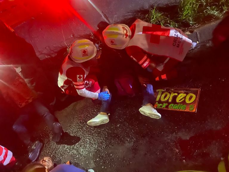 Confirman 13 víctimas tras accidente vehicular en la México-Querétaro. Foto: Twitter