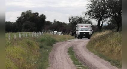 A un costado de un terreno baldío, abandonan el cadáver de un hombre en Guanajuato; estaba putrefacto