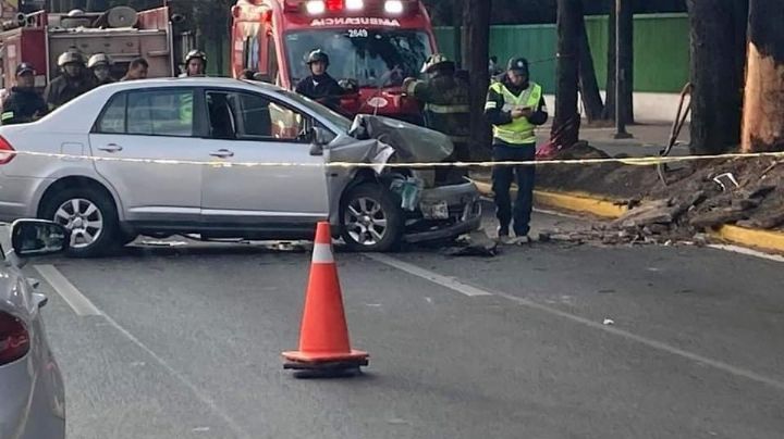 Trágico accidente: Mujer fallece tras estrellar su vehículo contra un árbol; murió al instante