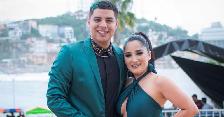 Eduin Caz y su esposa