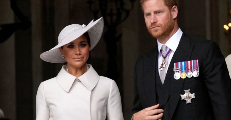 Príncipe Harry saldría de la Corona obligado