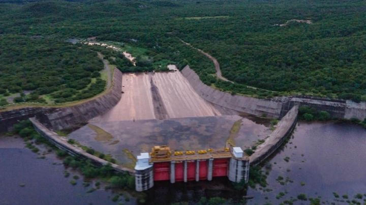 Presa Adolfo Ruiz Cortines cierra sus compuertas con almacenamiento histórico