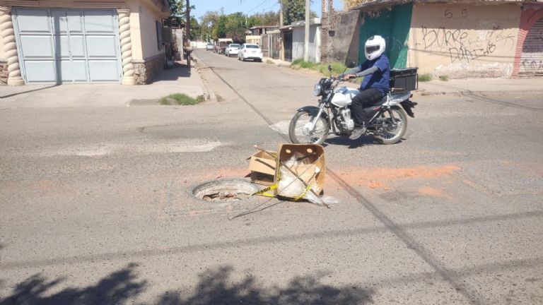 Cajemenses toman acciones por alcantarillas abiertas. Foto: Cortesía