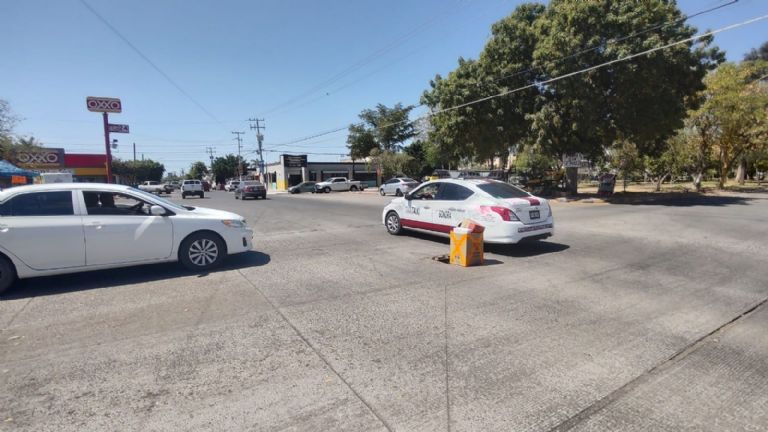 Cajemenses toman acciones por alcantarillas abiertas. Foto: Cortesía