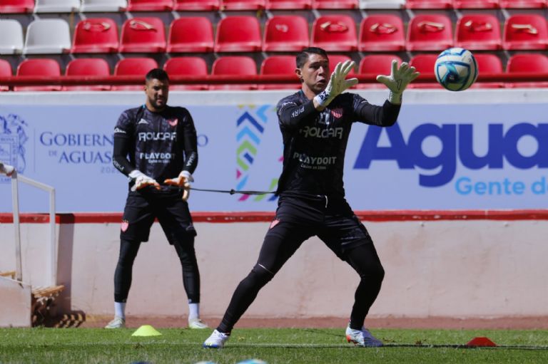 ¿Opción para Chivas? Portero mexicano es baja de su equipo y queda libre para el Apertura 2023