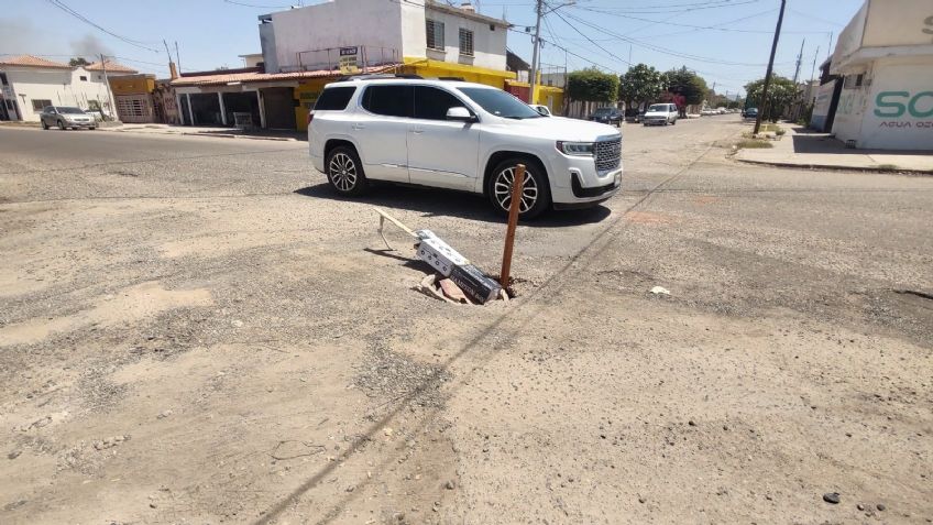 Autoridades de Cajeme no atienden problema de alcantarillas 'abiertas'; civiles toman acciones