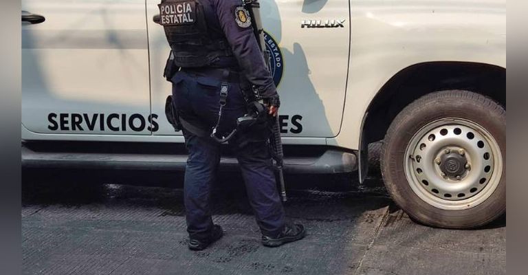 Autoridades llegan al sitio del crimen