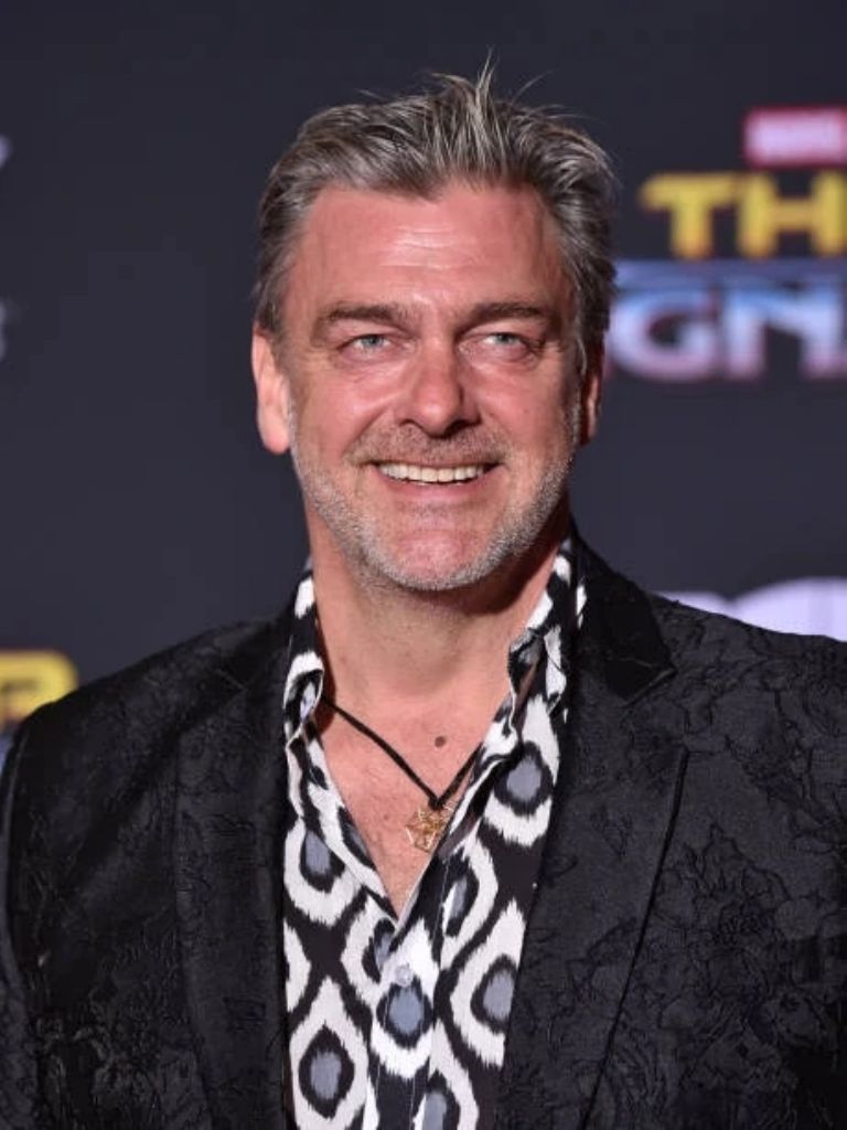  Ray Stevenson