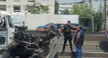 Trailer se queda sin frenos y choca contra un Tesla; Genera caos y 5 lesionados en la México-Toluca