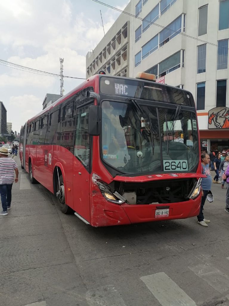 Choque del Metrobús en Balderas