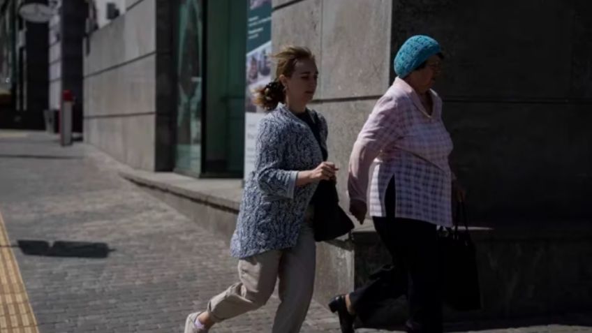 (VIDEOS) A plena luz de día: Drones rusos atacan Kiev y orillan a ciudadanos a correr por refugio