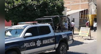 Sacan a la fuerza de su casa a un hombre y lo asesinan en la banqueta en Zacatecas