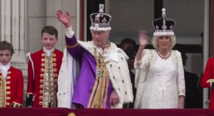 (VIDEO) Príncipe Harry, el gran ausente: Carlos III y familia real saludan desde el Palacio de Buckingham