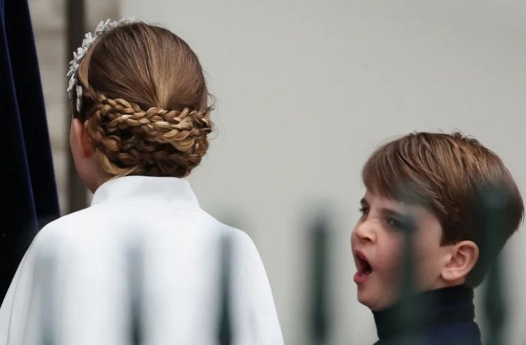 Príncipe Louis bosteza antes de entrar a la coronación del Rey. Foto: Twitter