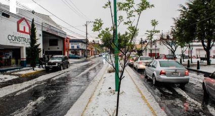 Fuerte granizada pinta de blanco las calles de Toluca y provoca inundaciones en distintas zonas