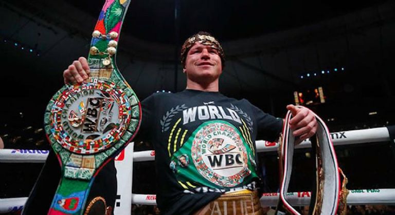 AMLO felicita a 'Canelo' Álvarez por su triunfo. Foto: Facebook