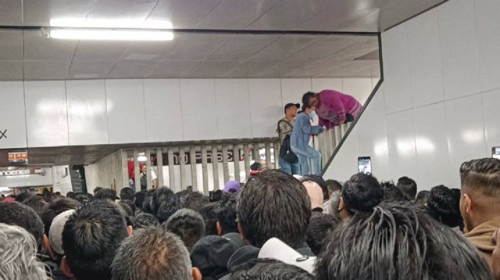 VIDEO: Reportan caos y estampidas de hombres; colapsa la Línea 9 del Metro de la Ciudad de México