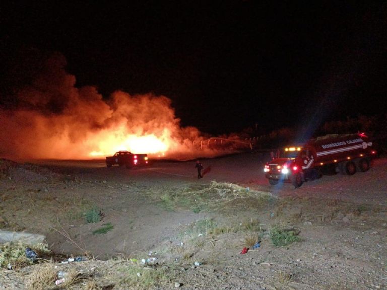 Autoridades investigan incendio por carretera internacional. Foto: Twitte