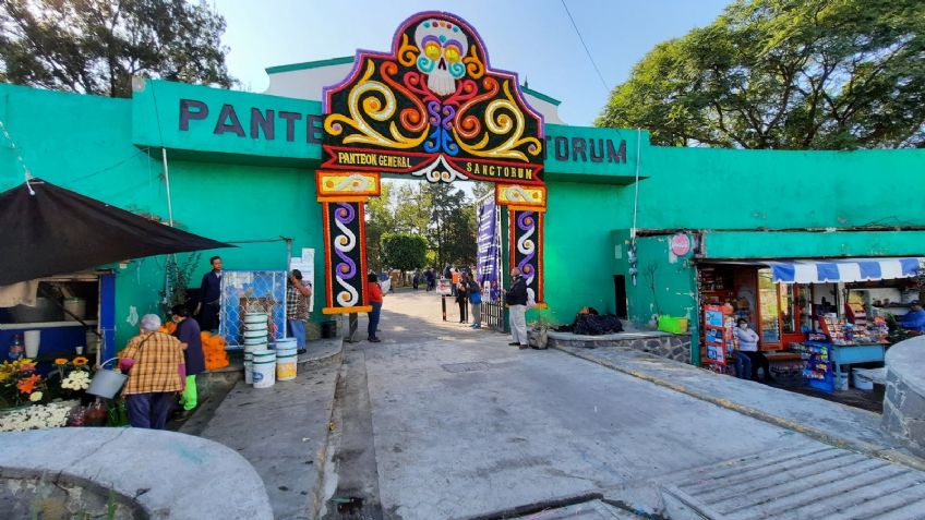 En CDMX celebran a las mamás en el cielo; implementan operativo en panteones por 10 de mayo