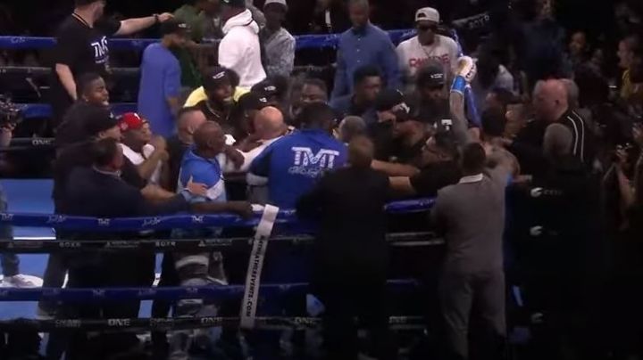 VIDEO: Pelea de Floyd Mayweather vs John Gotti III se sale de control y termina en una batalla campal