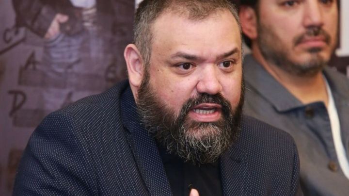 Ricky Muñoz, vocalista de la banda Intocable, estremece a sus fans tras aparecer así en pleno concierto