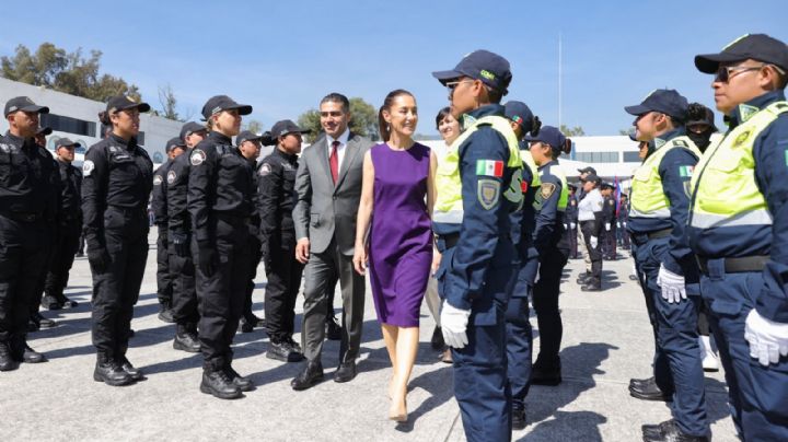 Claudia Sheinbaum recibe regalo de la Policía de la CDMX previo a dejar el cargo; la llaman jefa Themis