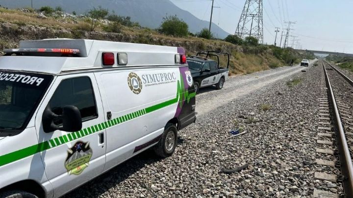 Autoridades encuentran a un hombre sin vida a un costado de las vías del tren en Nuevo León