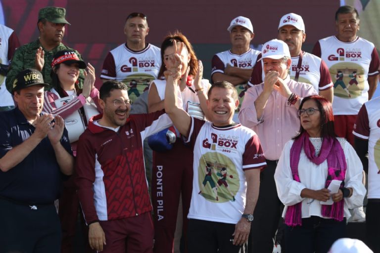 Clase masiva de boxeo en el Zócalo
