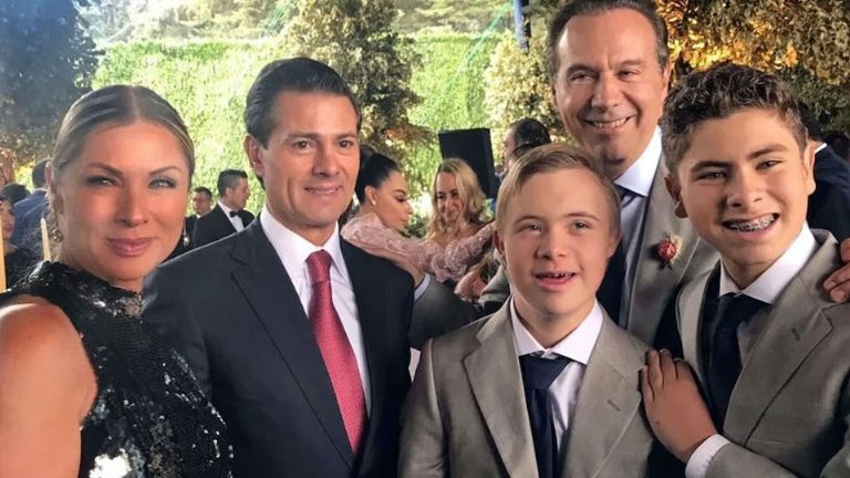Lety Calderón junto a sus hijos, Juan Collado y Peña Nieto
