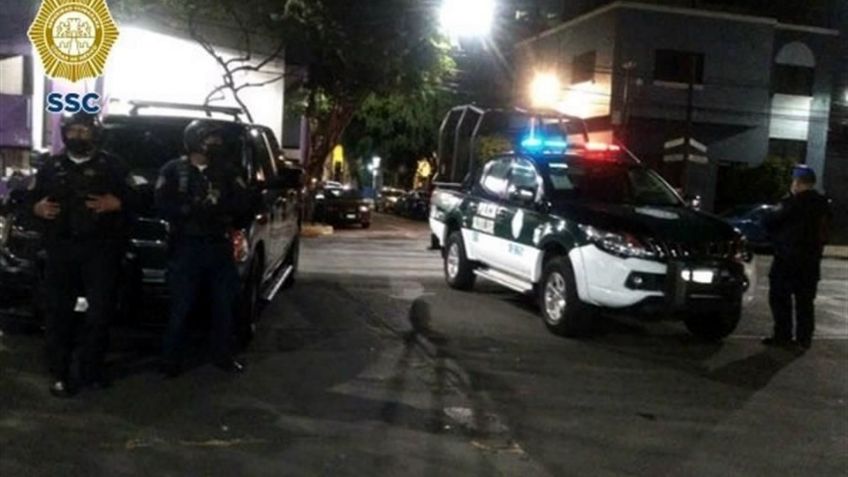 Se arma la campal: Vecinos golpean a policías en CDMX y mandan a dos al hospital; hay 4 detenidos