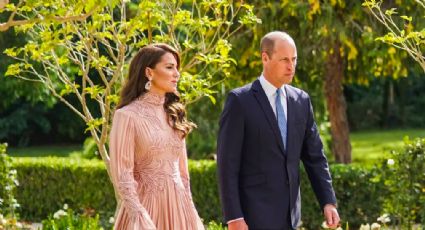 VIDEO: ¿Celoso o macho? Tunden al Príncipe William por apresurar a Kate Middleton en evento social