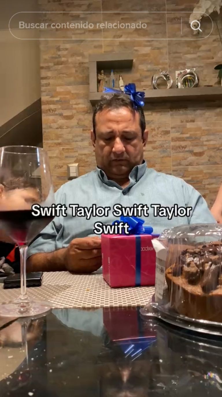 Papá recibe boletos de Taylor Swift en México