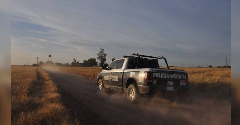 Autoridades llegan al sitio del crimen