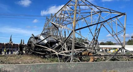 Alerta: Cierran la Lechería-Texcoco por choque de tráiler con torre de electricidad; hay un muerto