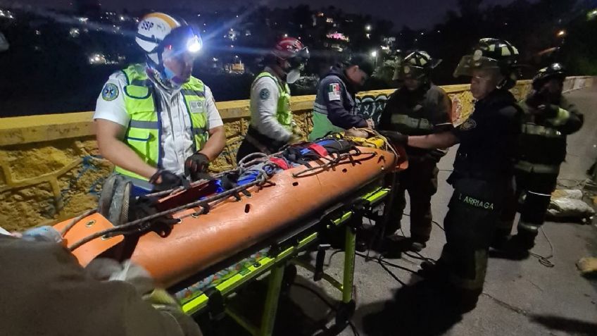 Milagro en CDMX: Hombre cae a un barranco de 30 metros en la alcaldía Álvaro Obregón y sobrevive