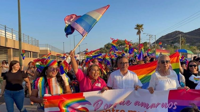 Realizan marcha del orgullo LGBT+ en calles Guaymas; celebran avances de la comunidad