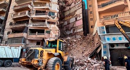 VIDEO: Edifico colapsa en Egipto; saldo es de 3 personas sin vida y varios atrapados en las ruinas