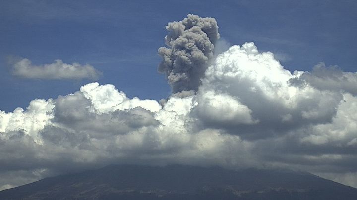 VIDEO: El Popocatépetl despierta de nuevo y con tres explosiones causa pánico entre la población