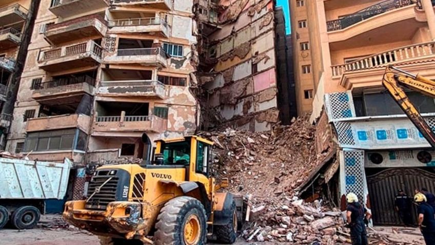VIDEO: Edifico colapsa en Egipto; saldo es de 3 personas sin vida y varios atrapados en las ruinas