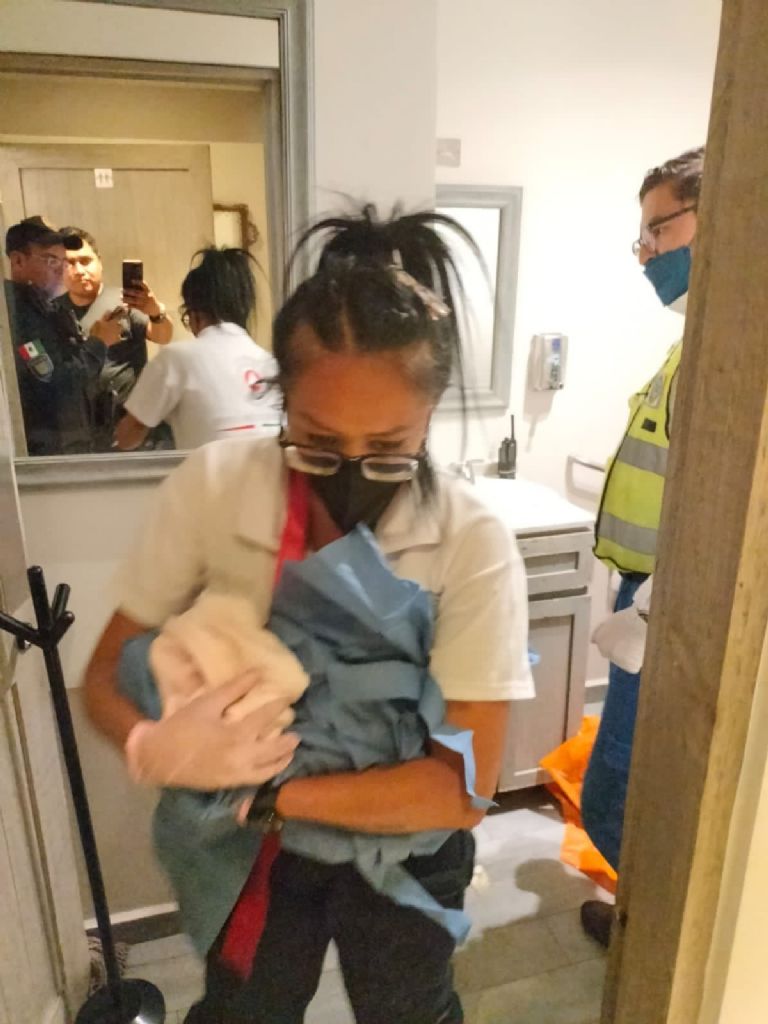 Nace bebé en restaurante de CDMX