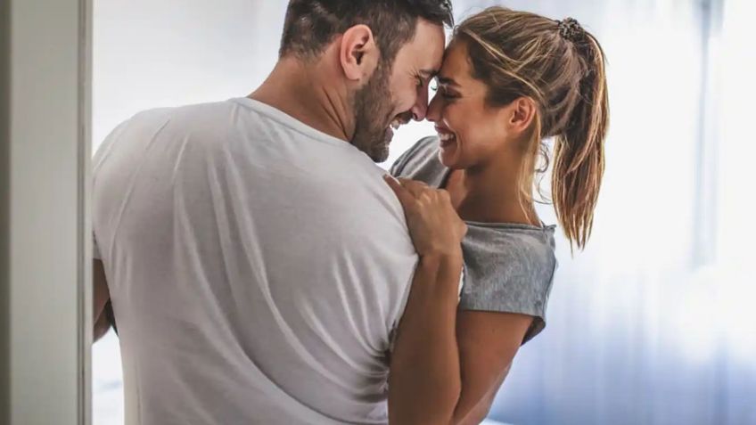 ¿Es común? Descubre cuál es la razón por la que tiemblan las piernas después de estar con tu pareja
