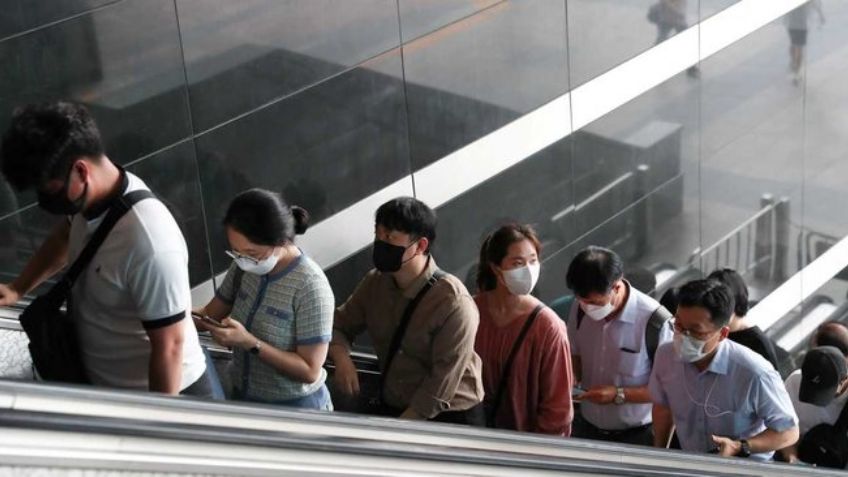 (VIDEO) En plena hora pico: Escalera eléctrica del Metro de Seúl falla; saldo es de 14 heridos