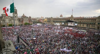 AMLO llena el Zócalo para celebrar los 5 años de su triunfo electoral: Simpatizantes en la lluvia