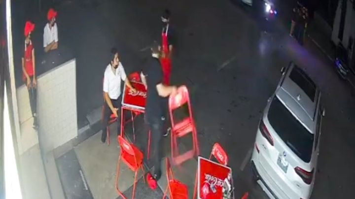 FUERTE VIDEO: Denuncian a taquería en Monterrey por golpear a un empleado sin motivo aparente