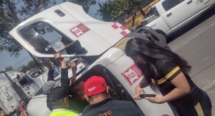 Fatídico accidente: Camioneta de transporte público se vuelca en Tlalnepantla; se reporta un muerto