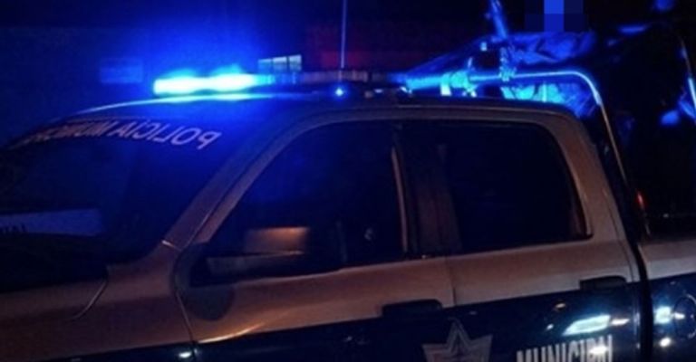 Autoridades llegan al sitio del crimen