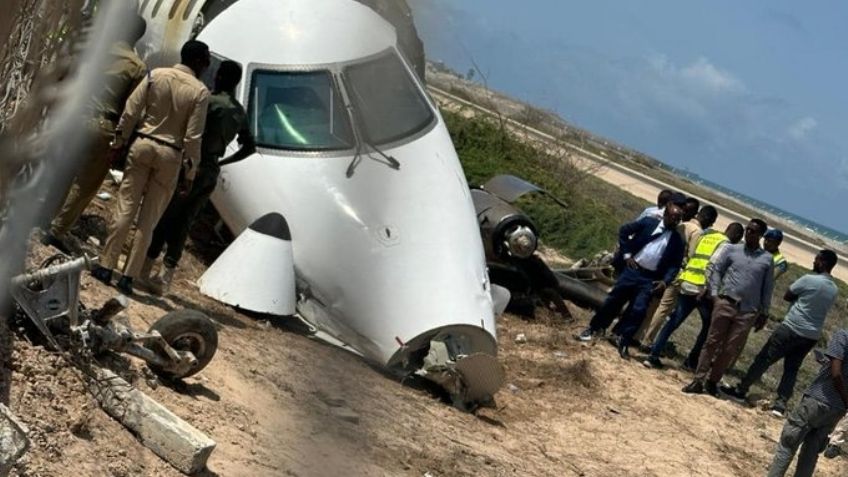 FUERTE VIDEO: Avión 'derrapa' en Somalia durante el aterrizaje y tras el impacto se parte en dos