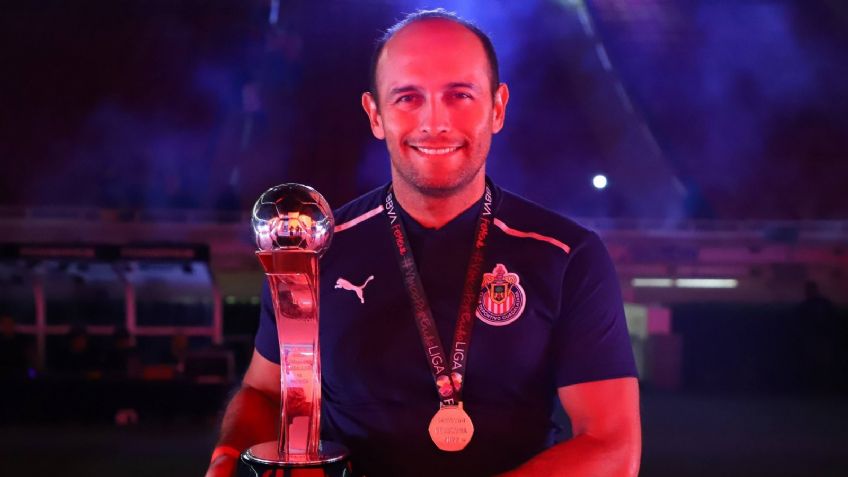 ¡Chivas, sin técnico! 'Pato' Alfaro fuera a 2 días del inicio de la Liga MX Femenil; este fue el motivo