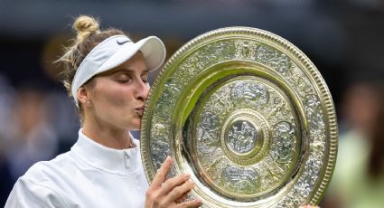 Marketa Vondrousova sorprende en Wimbledon y hace historia al ganar el torneo sin ser cabeza de serie